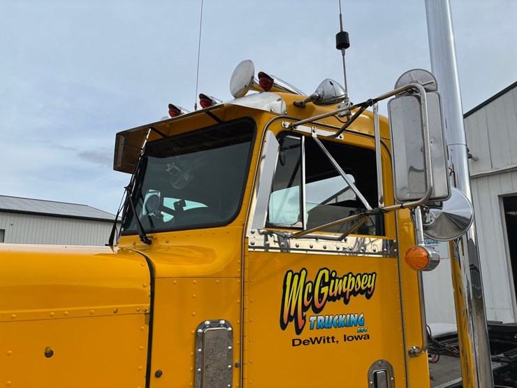 1982-peterbilt-359-image-11