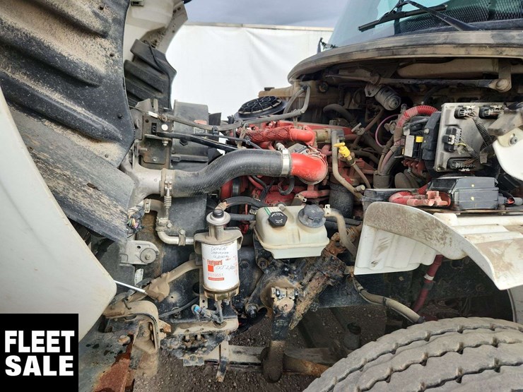 2016-freightliner-m2-106-image-40
