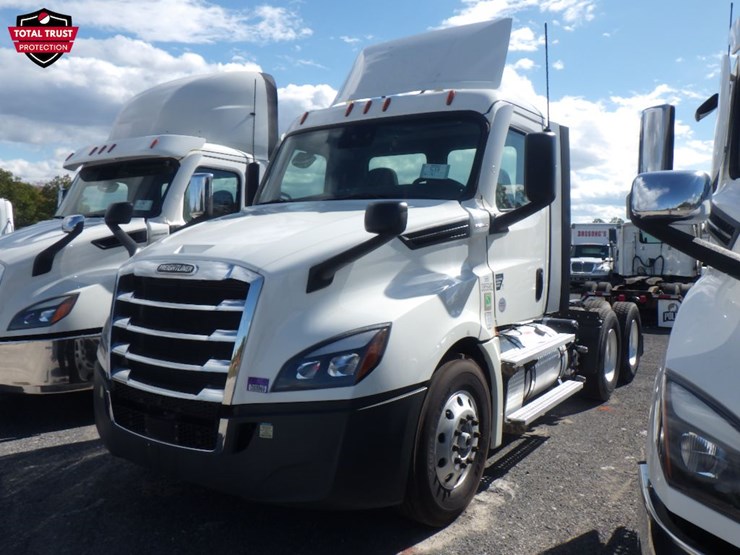 2021-freightliner-cascadia-126-image-1