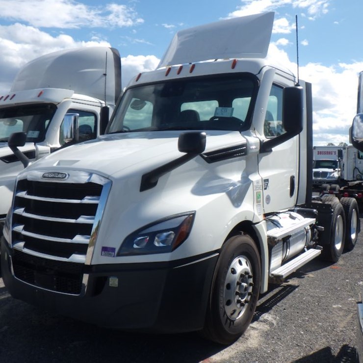 2021 FREIGHTLINER CASCADIA 126