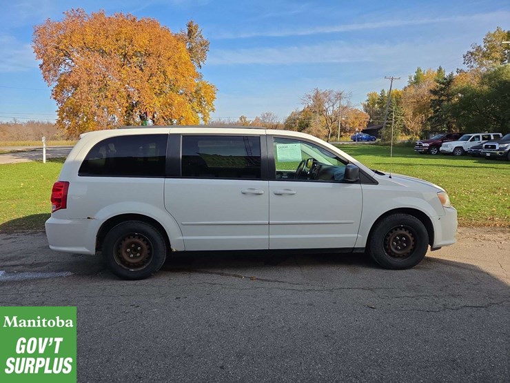2012-dodge-grand-caravan-sxt-image-7