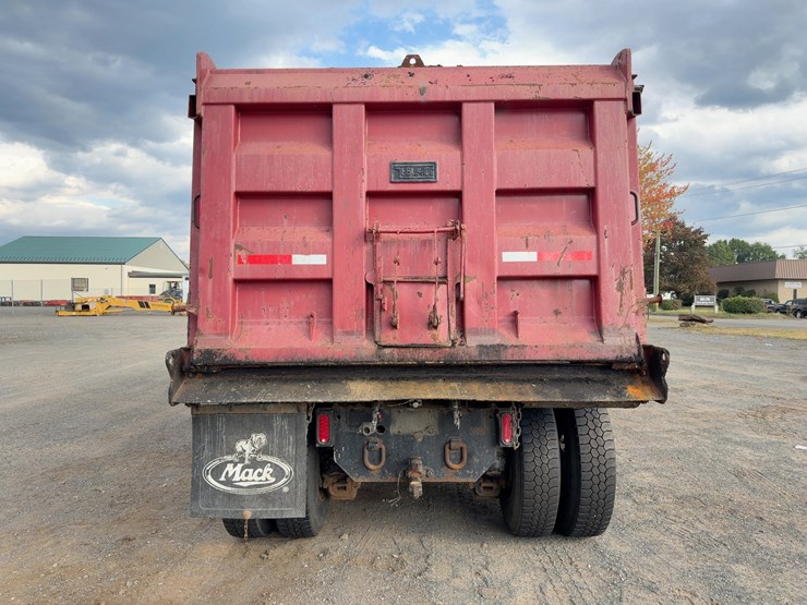 2005-mack-granite-cv713-image-4