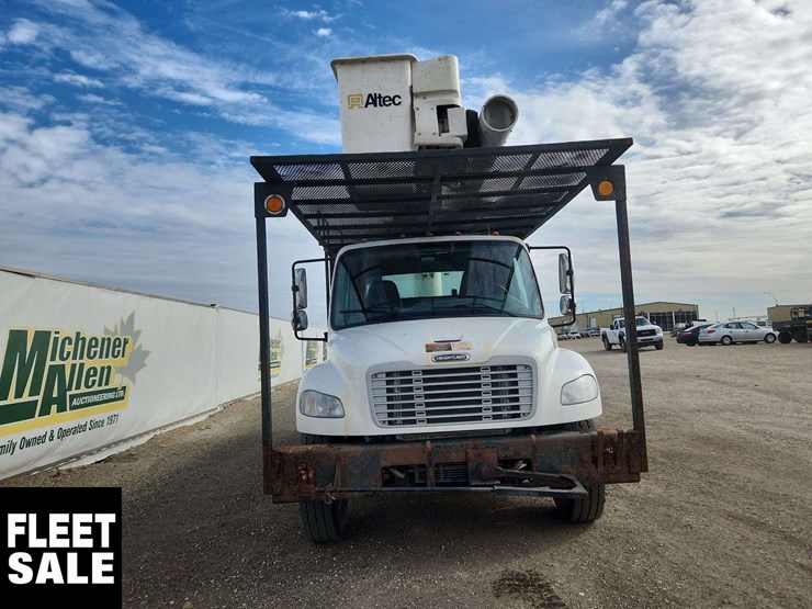 2016-freightliner-m2-106-image-5