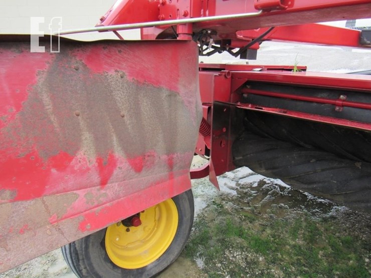 2019-new-holland-210-image-11