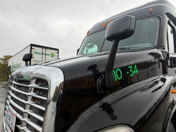 #1659-•-2012-freightliner-cascadia-sleeper-cab-truck-tractor-image-10