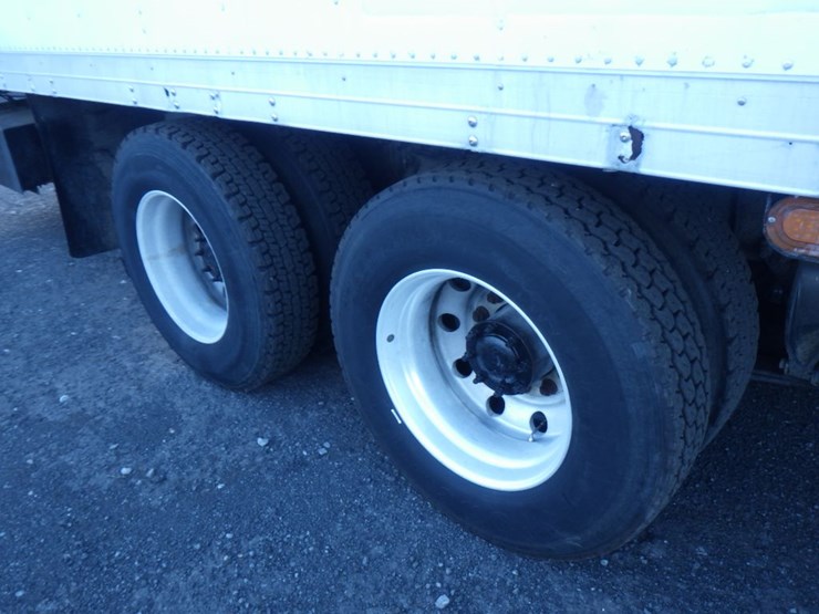 2017-freightliner-cascadia-113-image-7