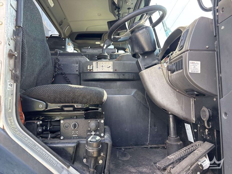 2019-peterbilt-520-image-9