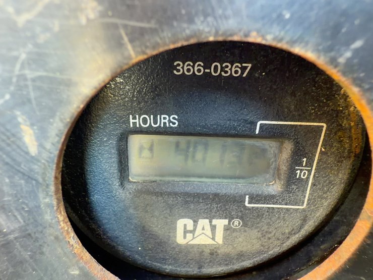 2014-caterpillar-305-image-32