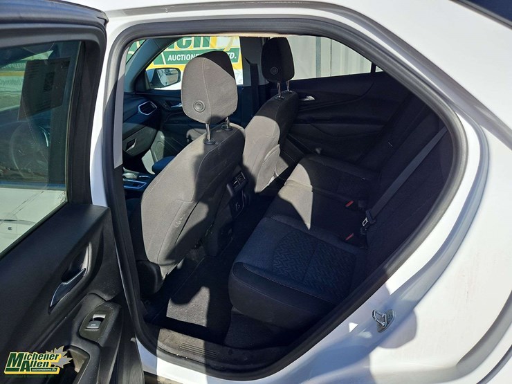 2022-chevrolet-equinox-image-24