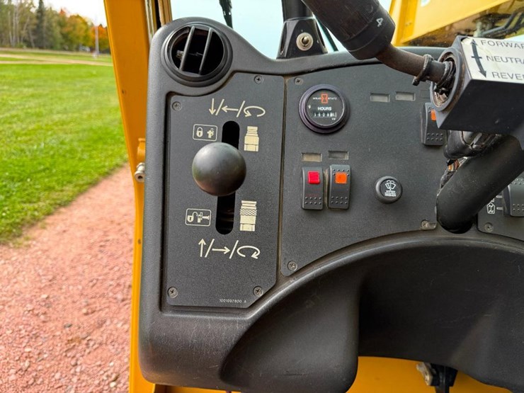 2007-caterpillar-tl943-image-47