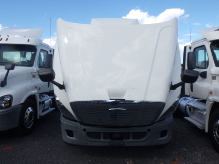 2018-freightliner-cascadia-125-image-21