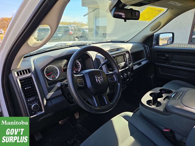 2015-dodge-1500-image-18