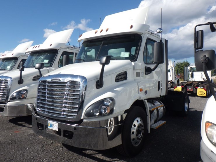 2017-freightliner-cascadia-113-image-1