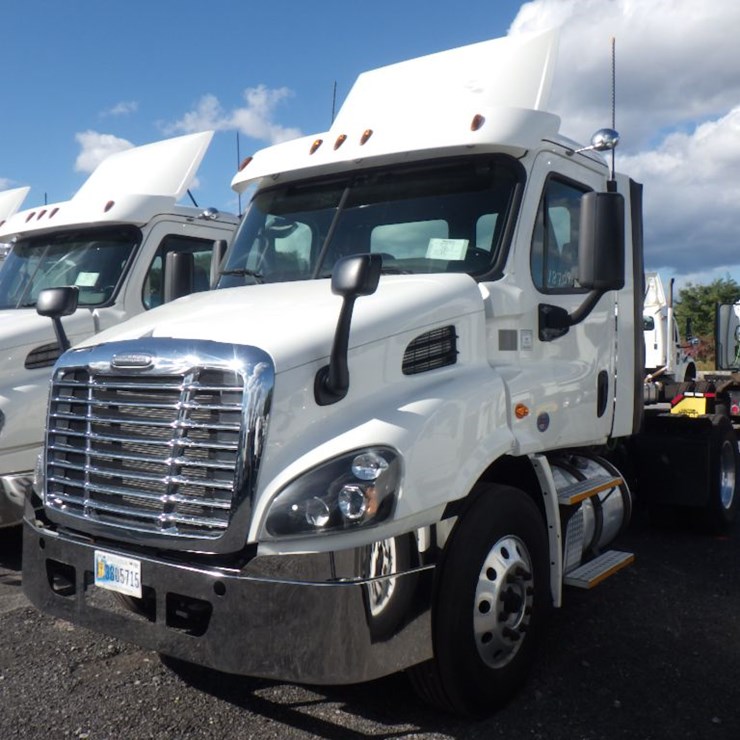 2017 FREIGHTLINER CASCADIA 113