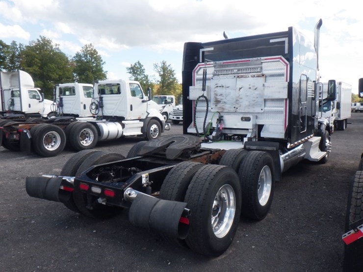 2018-peterbilt-579-image-8