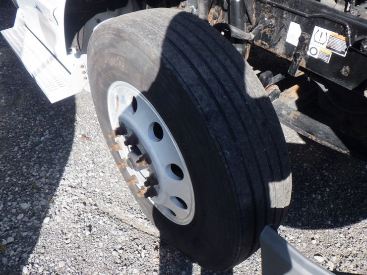 2015-peterbilt-579-image-23