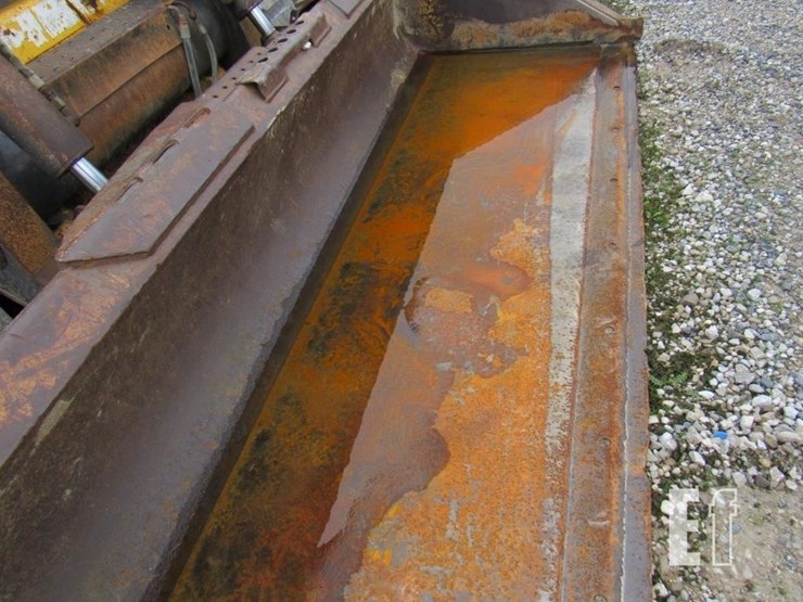 new-holland-c232-image-22