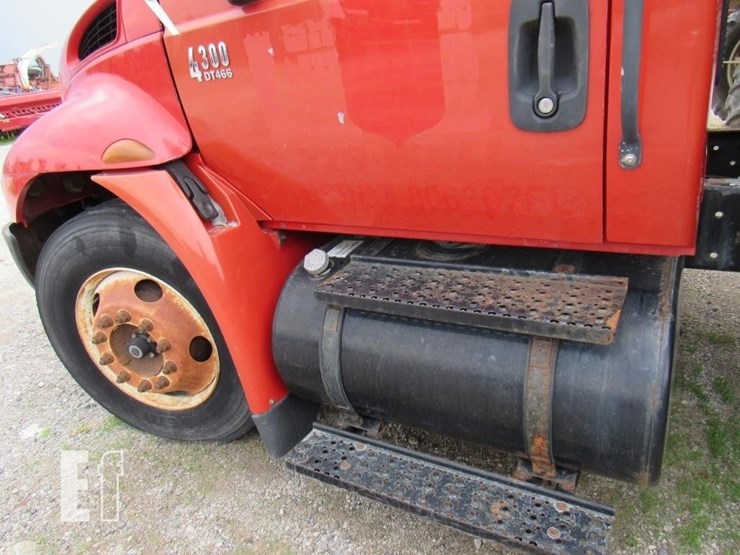 2005-international-durastar-4300-image-5