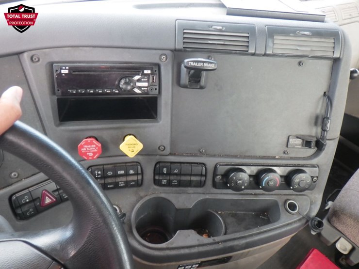 2020-freightliner-cascadia-125-image-12