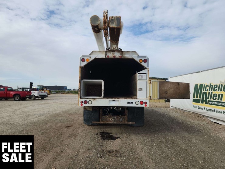 2016-freightliner-m2-106-image-15