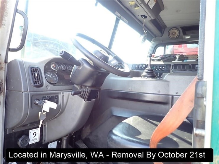 2015-peterbilt-320-image-7