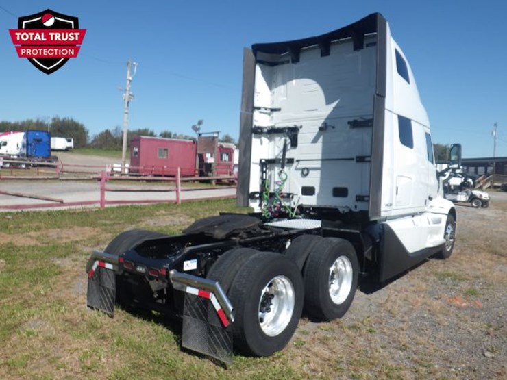 2025-volvo-vnl860-image-8