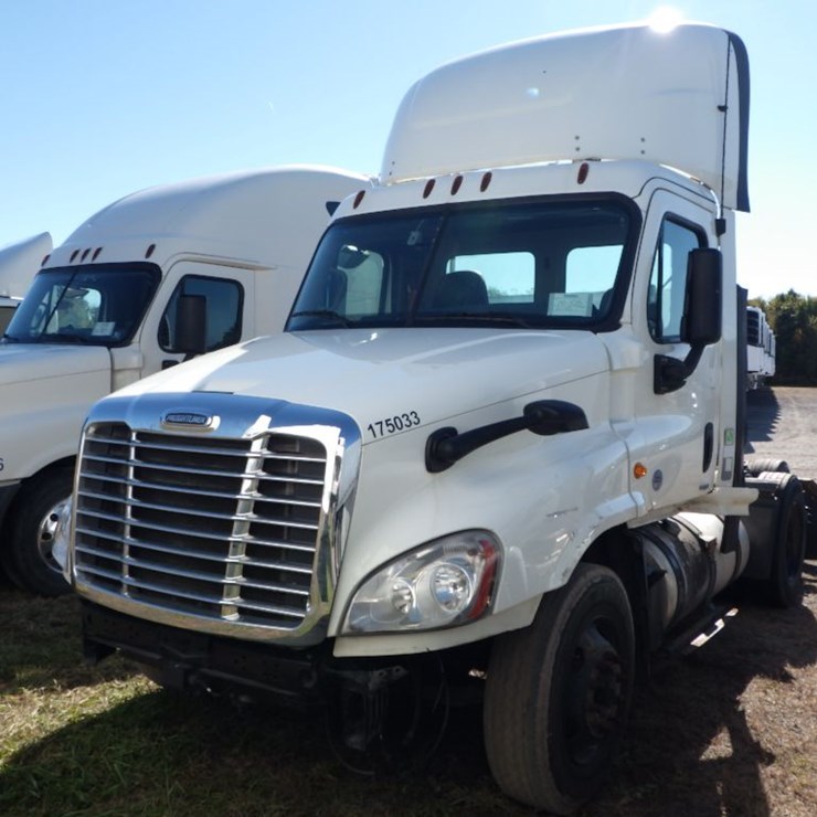 2017 FREIGHTLINER CASCADIA 116