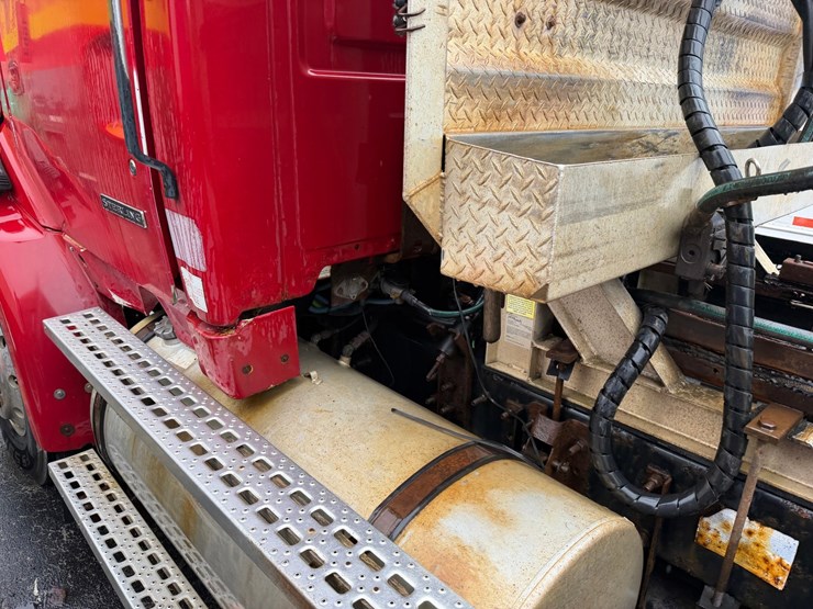 #1663-•-1999-sterling-day-cab-truck-tractor-image-17