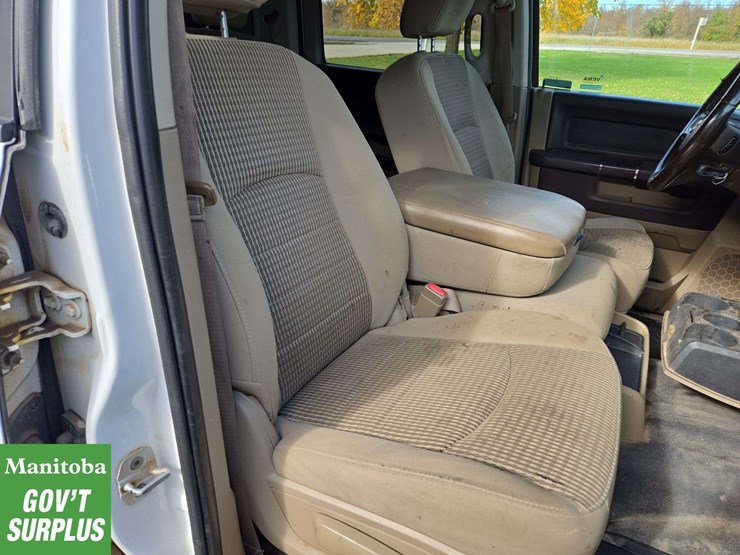 2011-dodge-3500-image-17