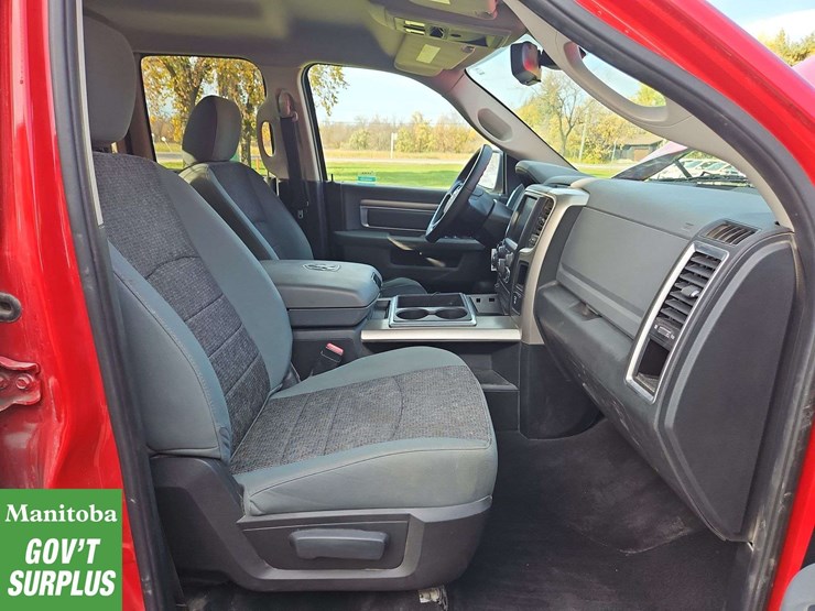 2015-dodge-1500-image-28