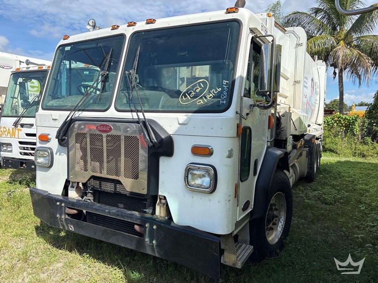 2019-peterbilt-520-image-1
