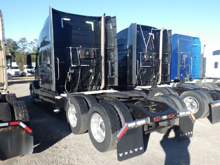 2016-volvo-vnl780-image-17