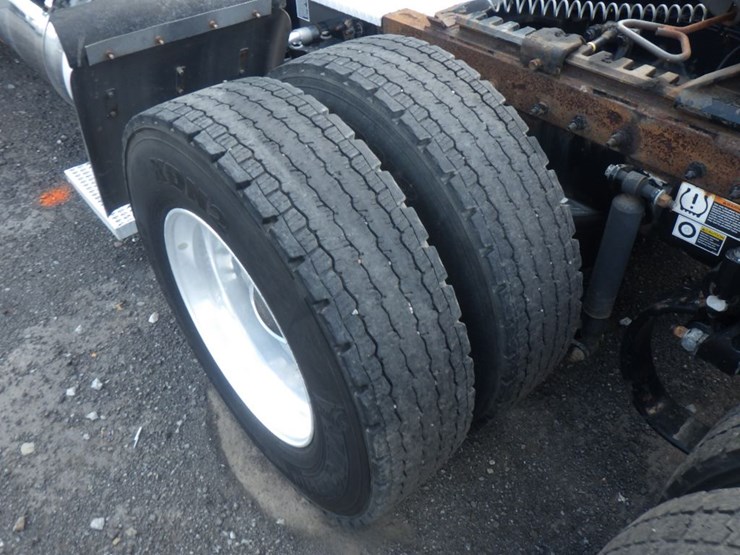 2018-peterbilt-579-image-14