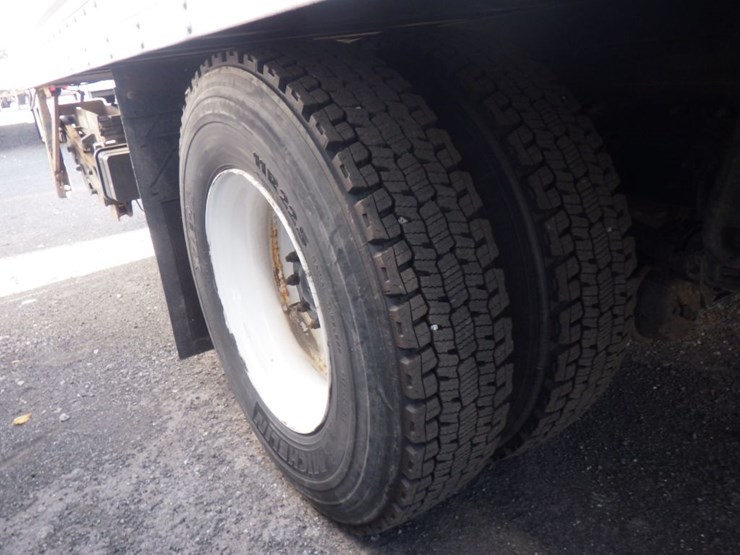 2014-peterbilt-337-image-5