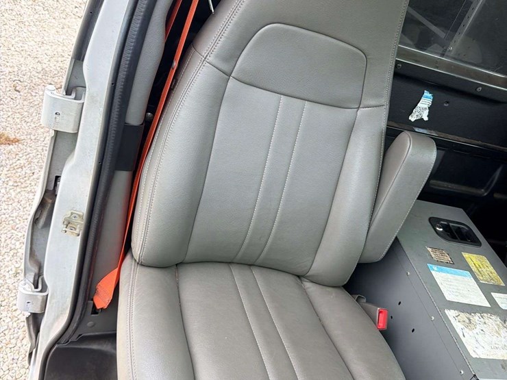 2018-chevrolet-express-2500-image-25