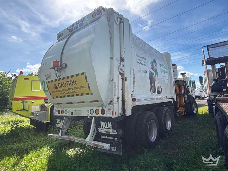 2019-peterbilt-520-image-3