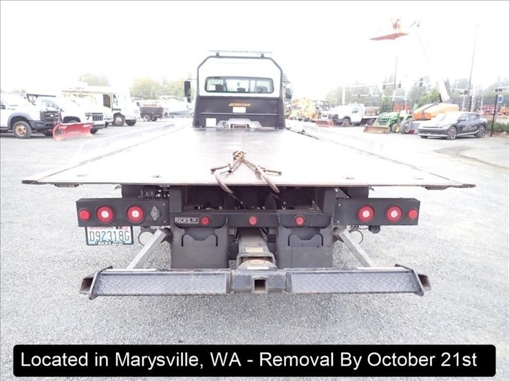2024-freightliner-m2-image-43