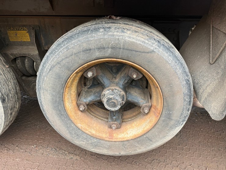 1992-ford-l9000-image-28