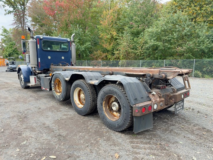 2004-peterbilt-357-image-3