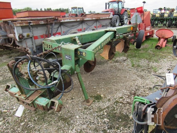 john-deere-2800-image-1