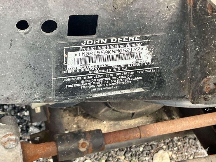 2022-john-deere-gator-image-15
