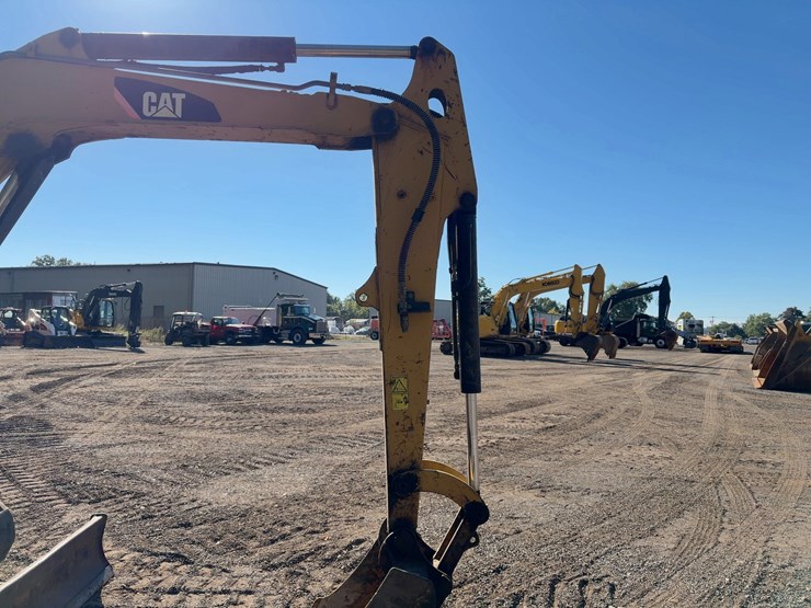 2014-caterpillar-305-image-9