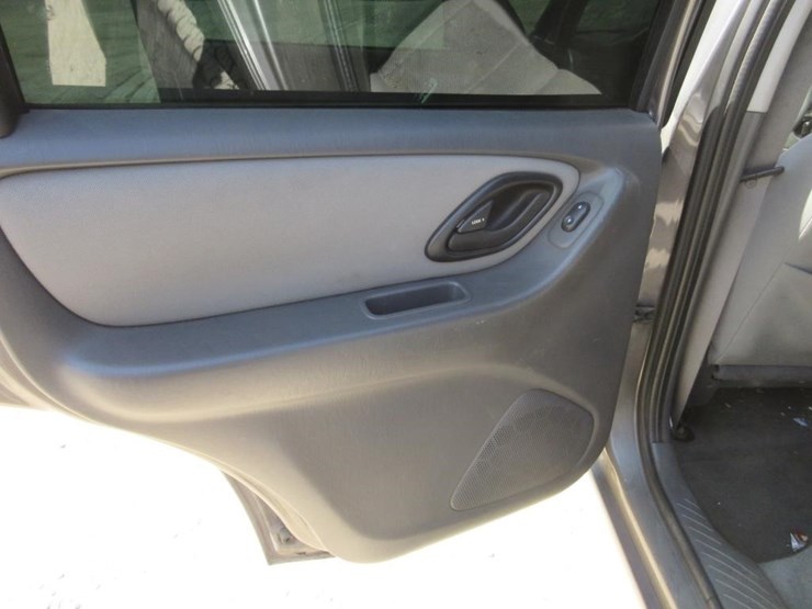 2005-ford-escape-xlt-image-12