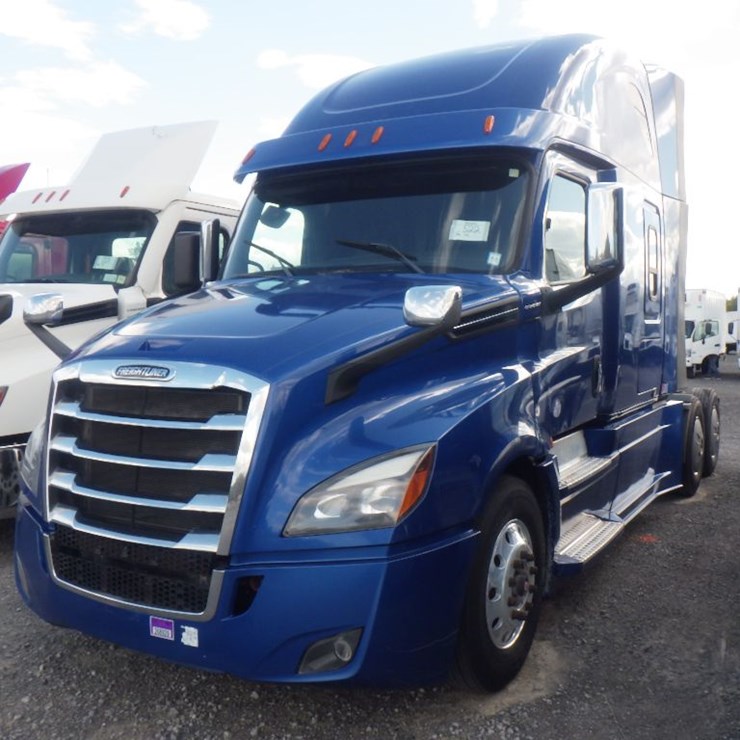 2020 FREIGHTLINER CASCADIA 126