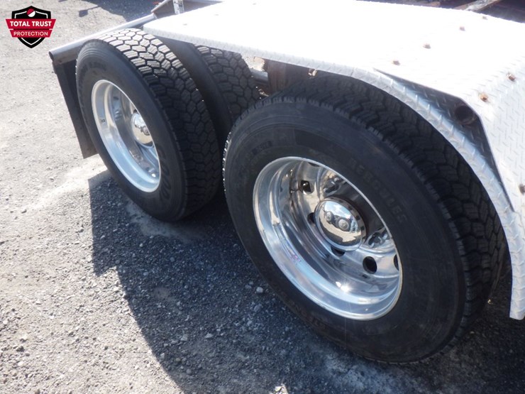 2020-peterbilt-567-image-4