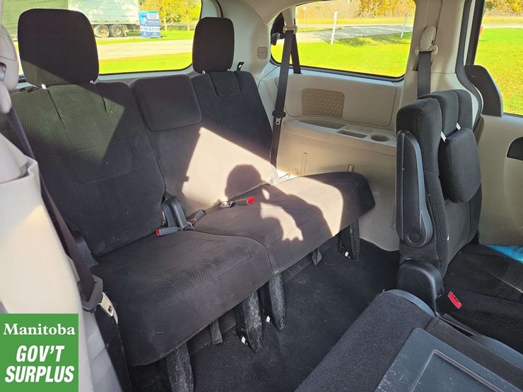 2012-dodge-grand-caravan-sxt-image-28