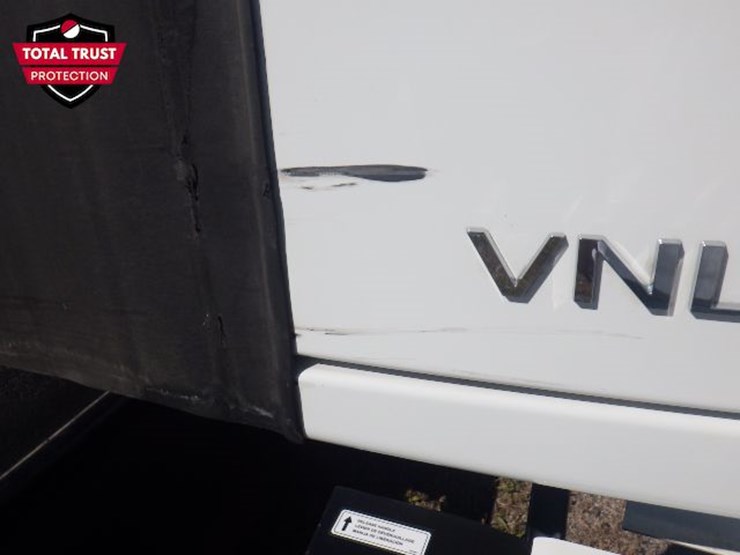 2025-volvo-vnl860-image-5