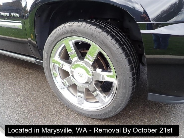 2011-cadillac-escalade-image-2