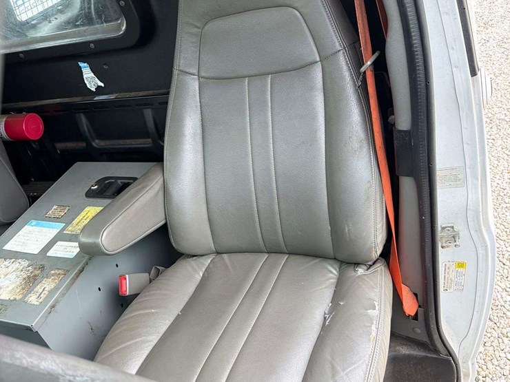 2018-chevrolet-express-2500-image-19