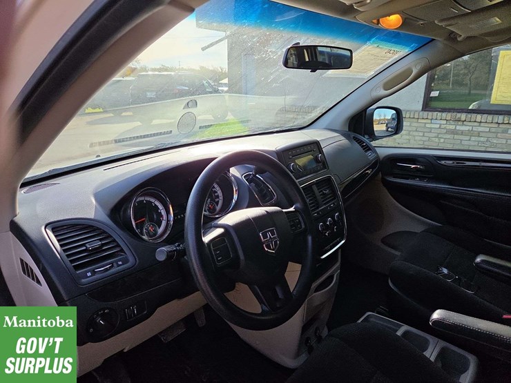 2012-dodge-grand-caravan-sxt-image-17